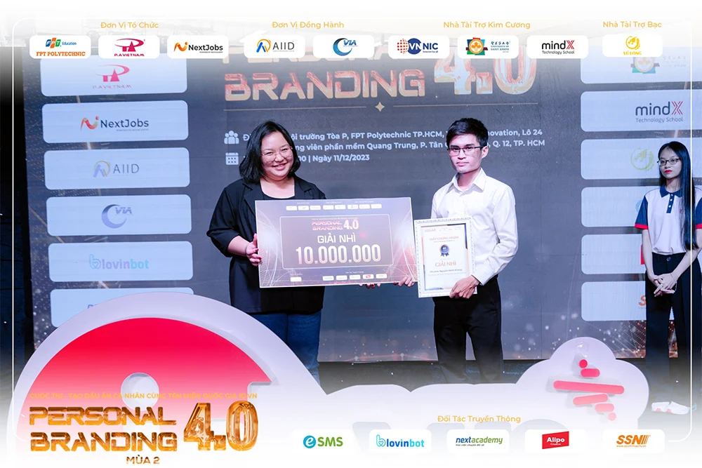 Á Quân Personal Branding